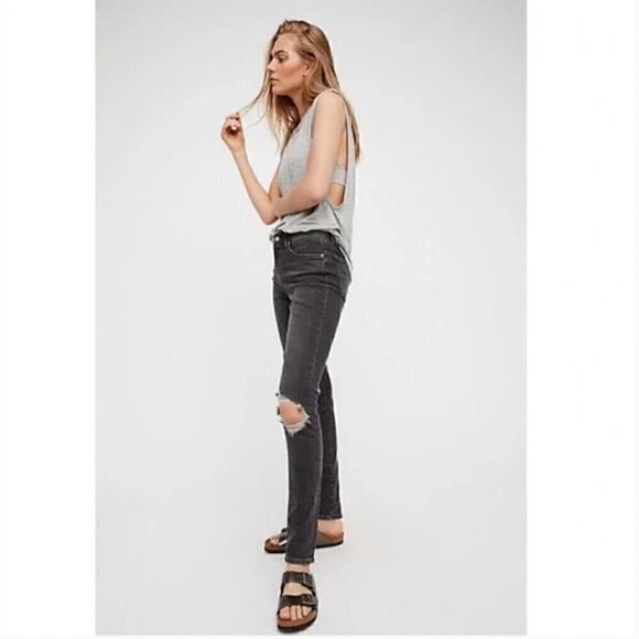 Levi’s 721 High Rise Skinny Distressed Split Knee Black Washed Jeans Size 27 - Picture 1 of 8